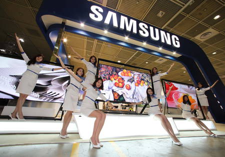 サムスンとLGが超高画質TVで勝負、来場者はスマホ写真のプリントサービスに夢中 「韓国World IT Show 2013」から  [2013年5月24日]